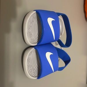 Size 5 toddler nike slides